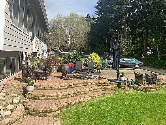 3rd image of 148 NW Meadow Ln
