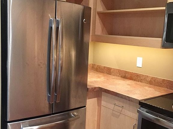 5th image of 246 E 11th St APT 605