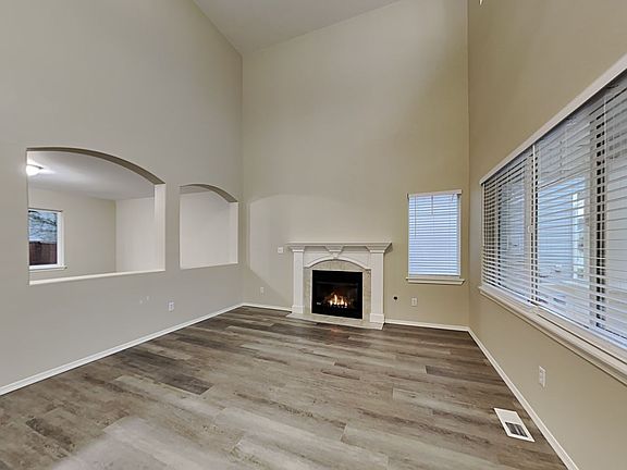 4th image of 212 Johns St NE
