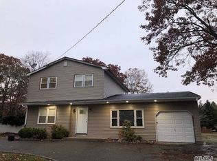 35 Pawnee Ave, Mastic, NY 11950
