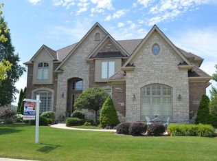 39W709 Henry David Thoreau Pl, St Charles, IL 60175