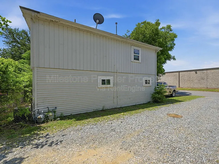 310 S Barrett Ave #101 — Photo 17