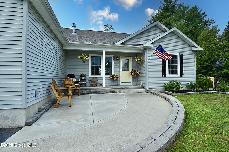 3rd image of 42 Wiley Way