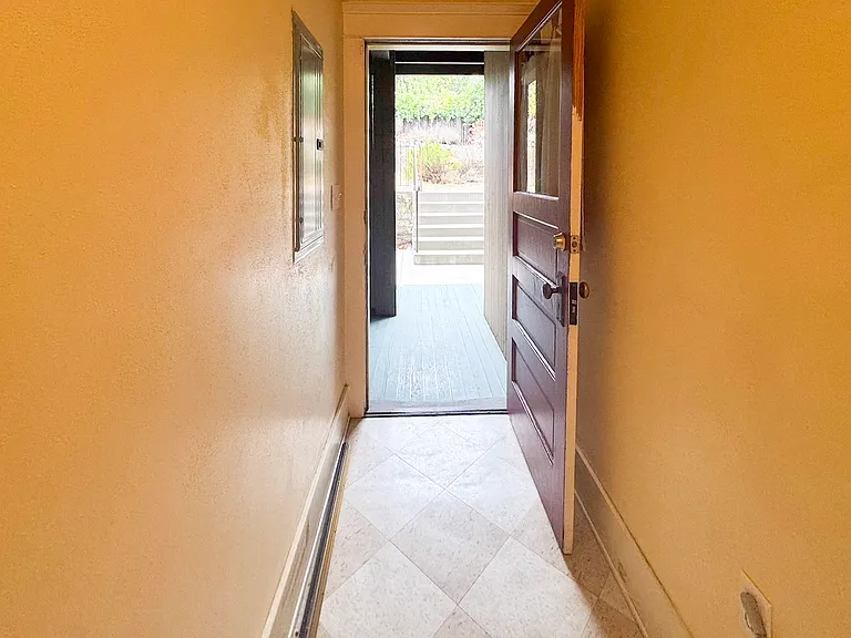 1123 Marion Ave — Photo 30