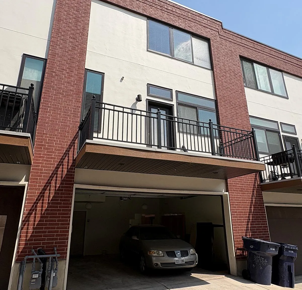 3 bed, 1936 sqft, $3,150 — Photo 4