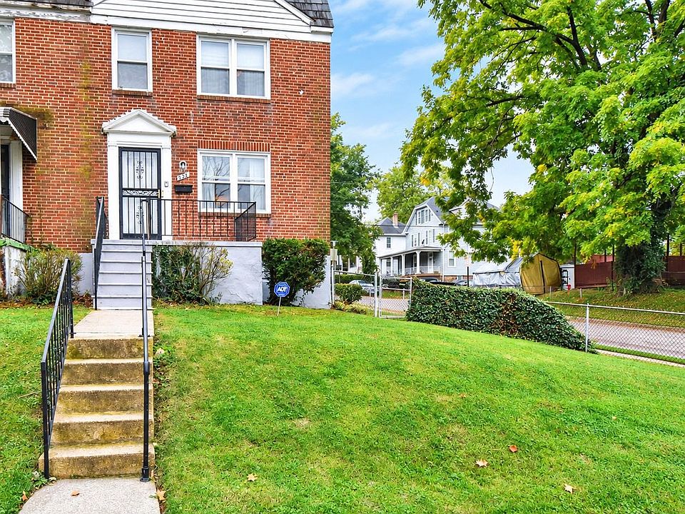 1st image of 824 Wicklow Rd