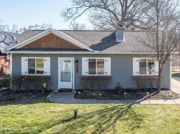 6084 Brockway St, Commerce Township, MI 48382