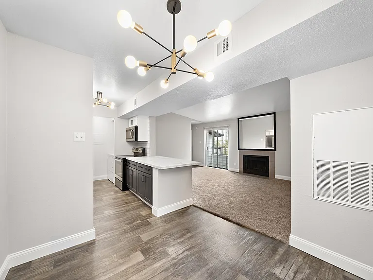 6Ten at Med Center Apartments — Photo 28