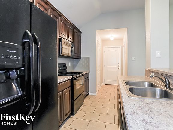 5th image of 246 Commonwealth Cir