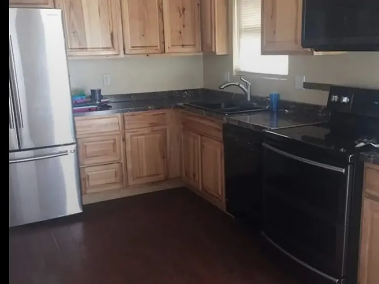 1513 Woodward Dr — Photo 2