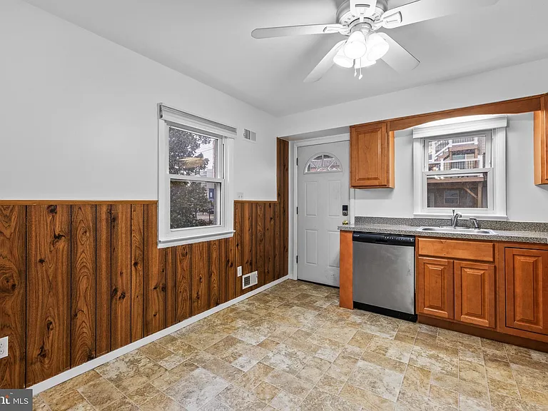 1437 Towson St — Photo 8