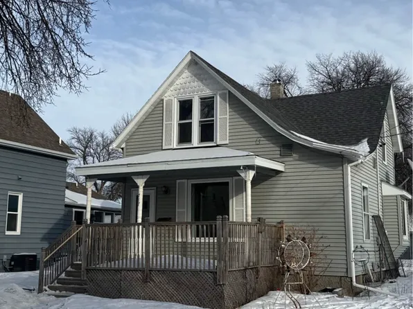717 9th St N, Fargo, ND 58102