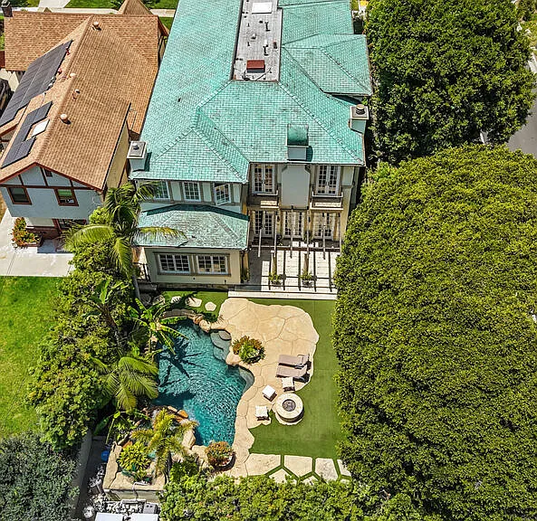 314 N Palm Dr — Photo 45