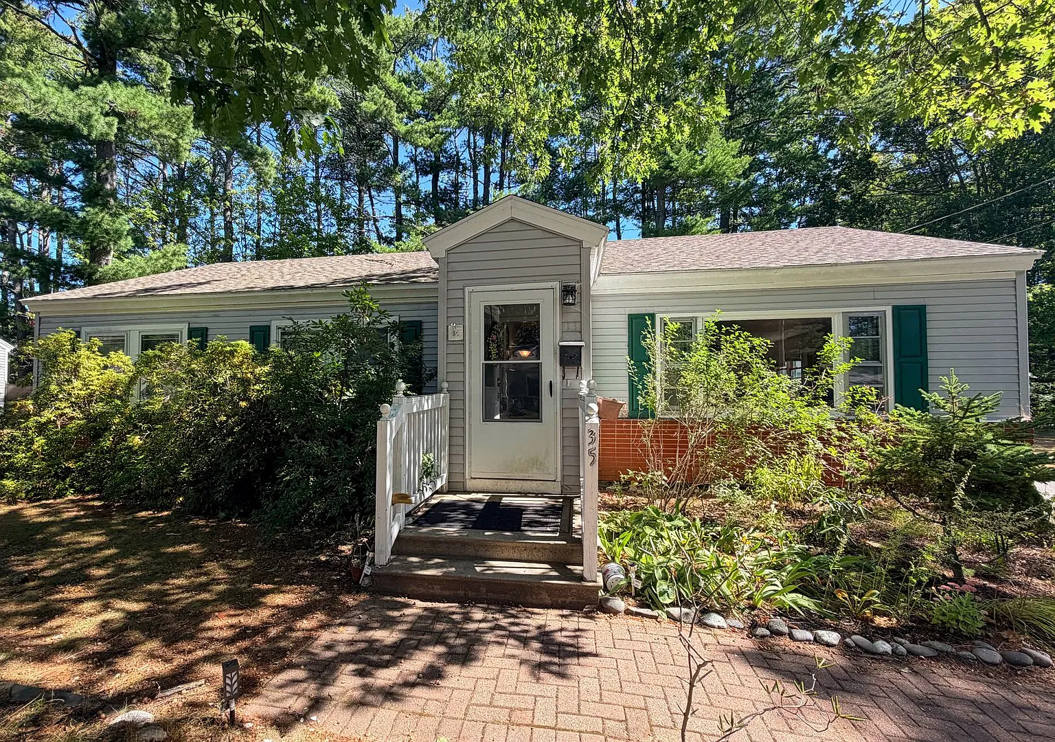 Quaint 3 Bed 2 Bath — Photo 3