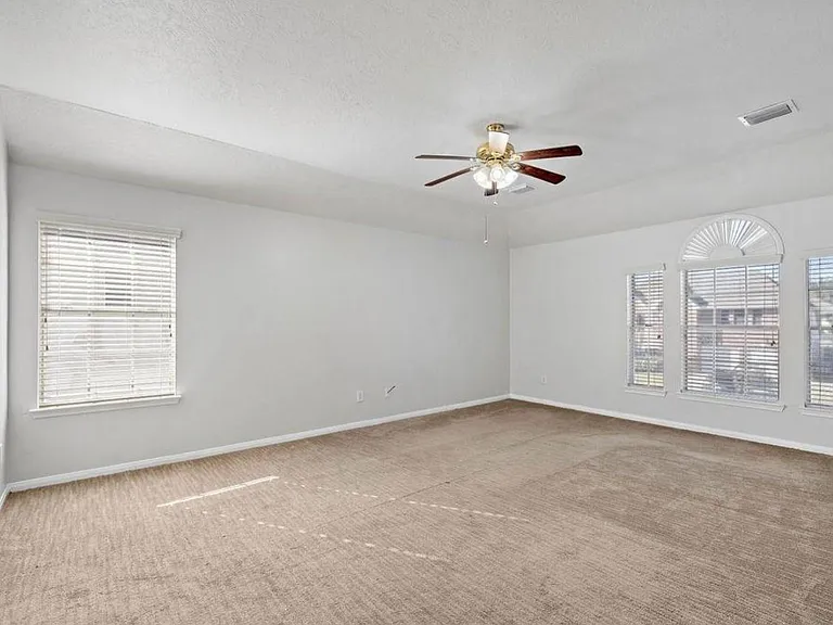 8823 Emerald Heights Ln — Photo 11