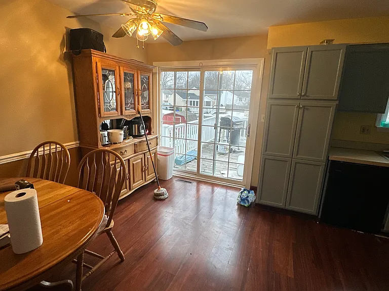 4 Francis Cir — Photo 4