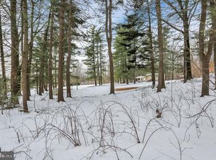 526 Packing House Rd, Hanover, PA 17331