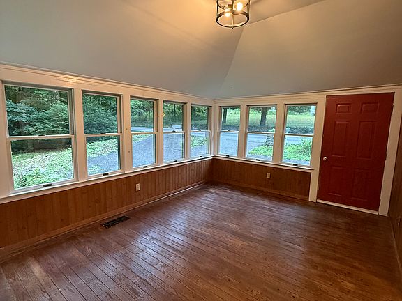2nd image of 205 Mountain Rd
