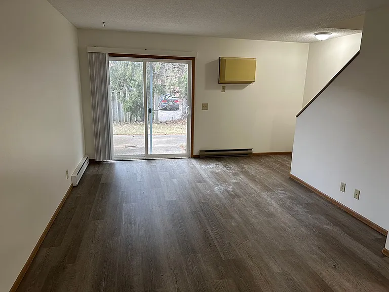 2412 Pine Ridge Rd — Photo 5