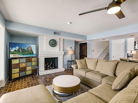 3rd image of 109 Island Dr Unit E