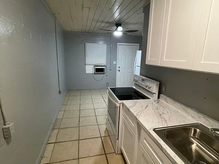 541 Washington Ave #9 — Photo 4