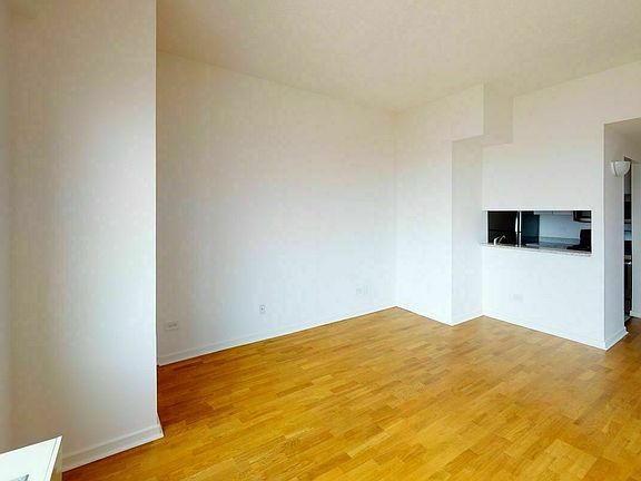 4th image of 175 E 96th St Penthouse S