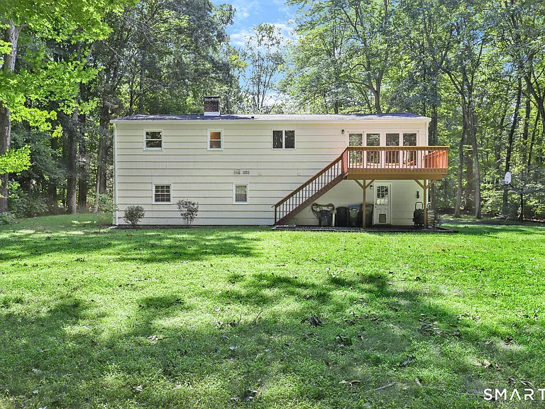 122 Deforest Rd — Photo 33