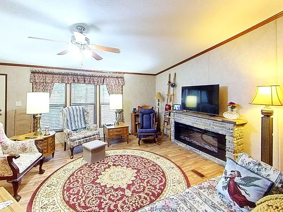 3rd image of 44 Pine Garden Dr