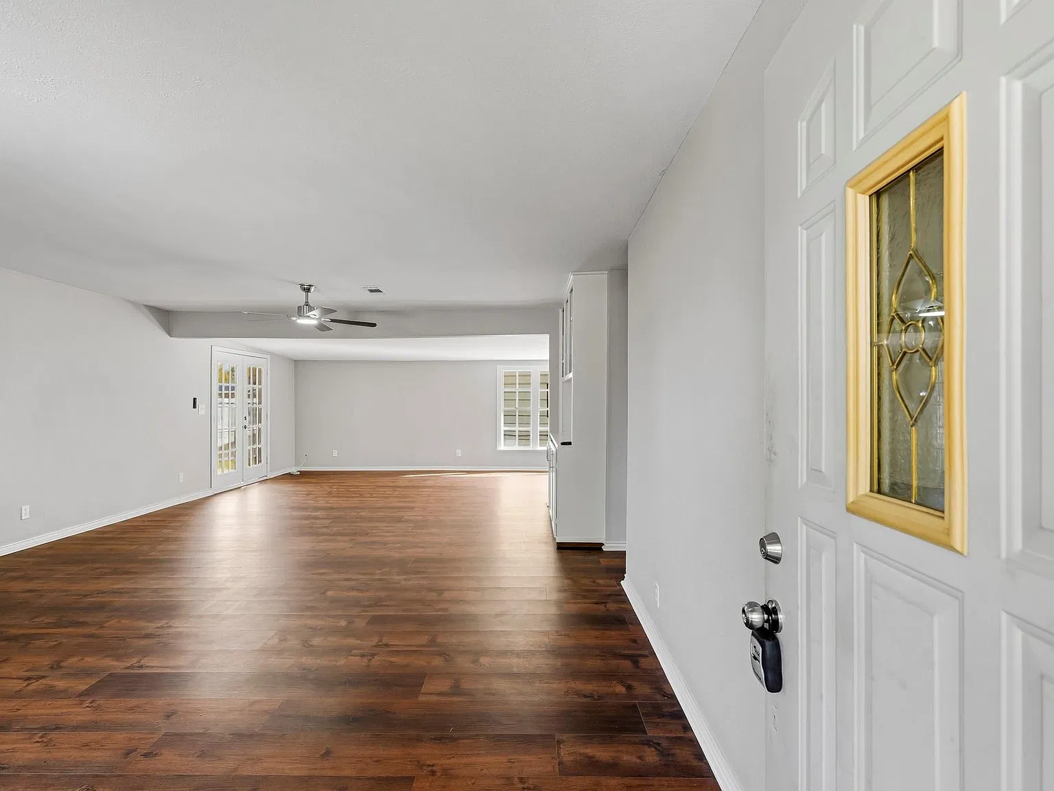 3 bed, 2.0 bath, 1718 sqft, $1,995 — Photo 2