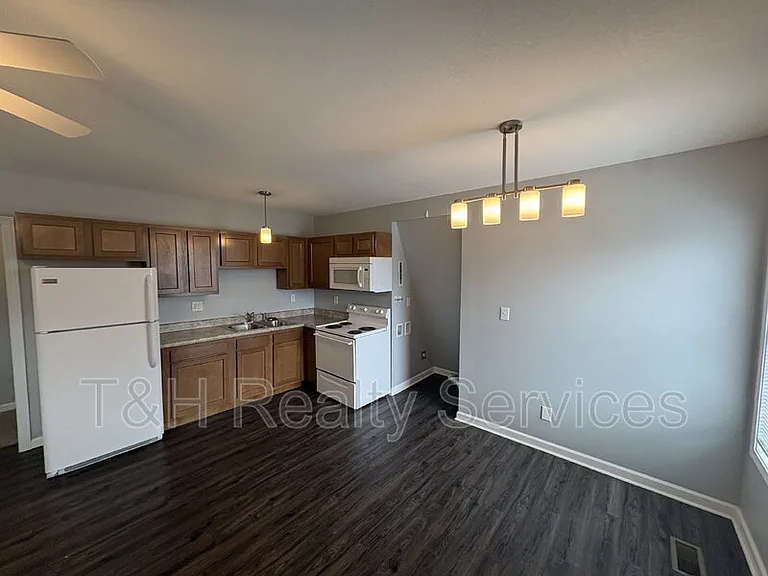 409 W Washington St — Photo 5