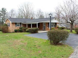 413 N Fairground Ave, Hendersonville, NC 28792