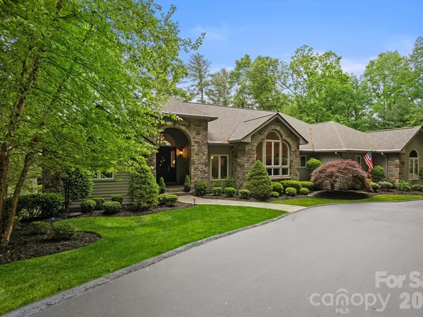 209 Pineholt Ln, Flat Rock, NC 28731