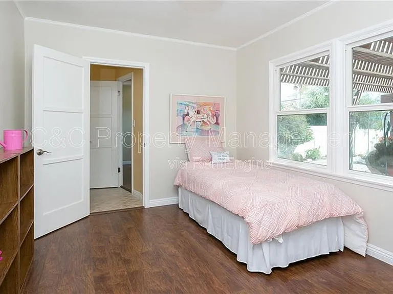 11252 Delano St — Photo 23