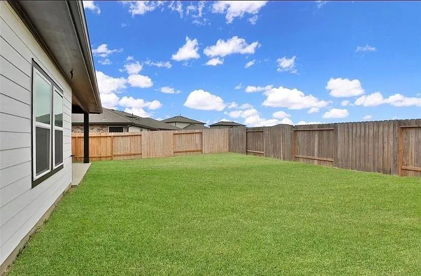 4 bed, 3.0 bath, 2338 sqft, $2,800 — Photo 4