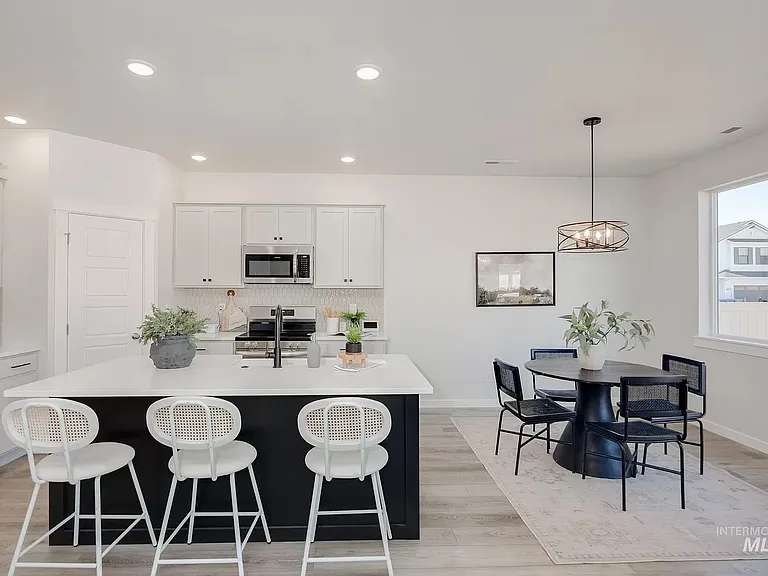8888 W Eminence Dr — Photo 6