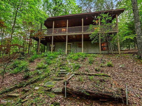 35th image of 186 Amandas Way