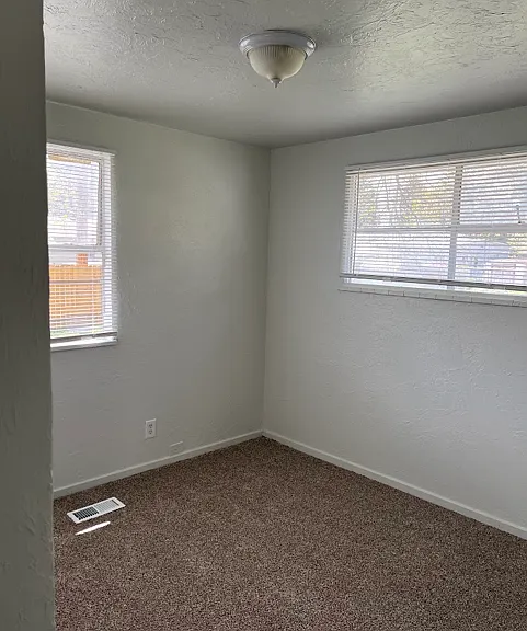 944 Poulson St — Photo 6