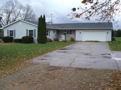 1377 W Parks Rd, Saint Johns, MI, 48879