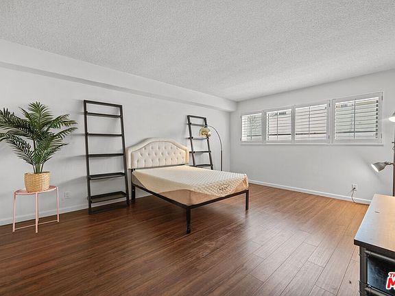 5th image of 1525 N Hayworth Ave APT 102