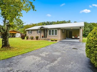 912 Bud Ln, Pigeon Forge, TN 37863