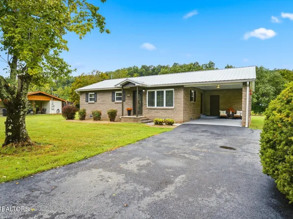 912 Bud Ln, Pigeon Forge, TN 37863