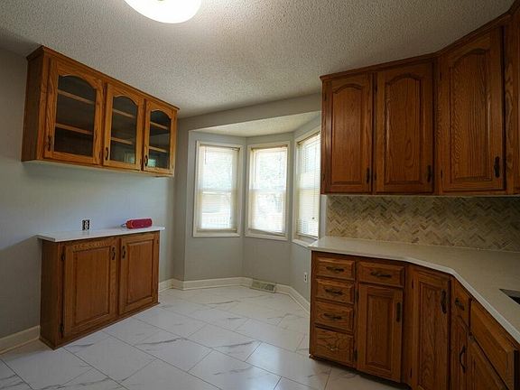 Kitchen eating area.
