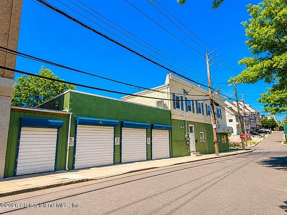 4th image of 1090 Bay St