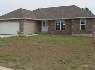 4120 Bluegrass Dr, Sedalia, MO 65301