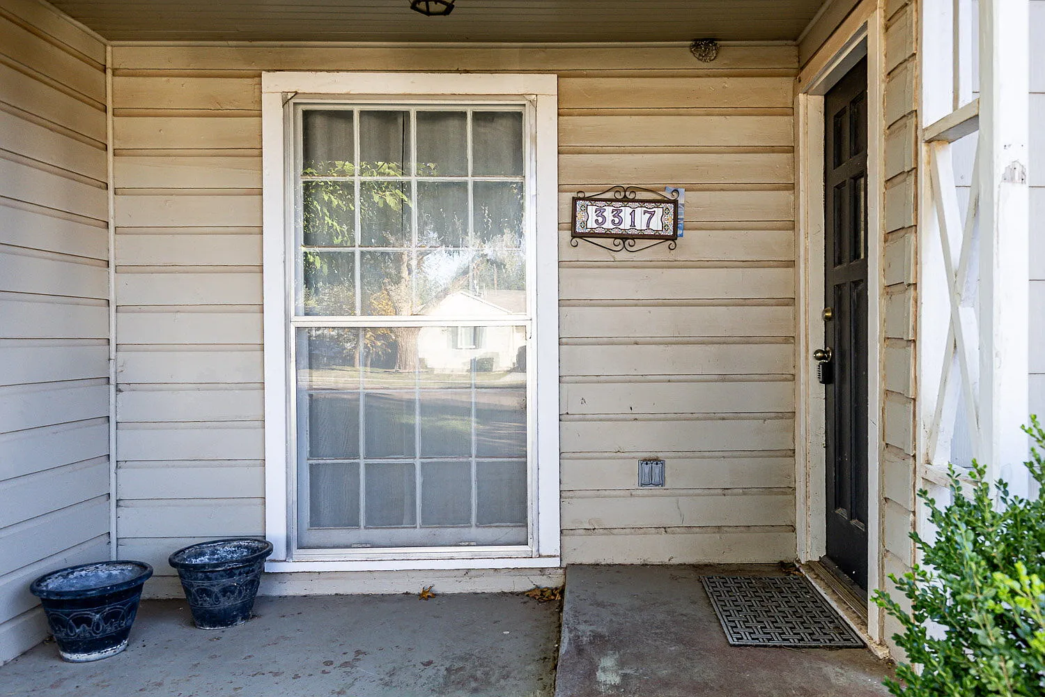 3 bed, 2.0 bath, 1300 sqft, $1,295 — Photo 2