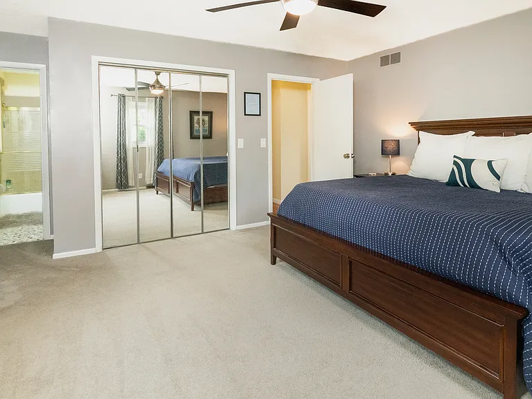 4201 E Cambridge Dr — Photo 26