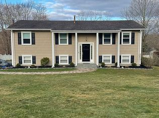 3249 Gomer St, Yorktown Heights, NY 10598