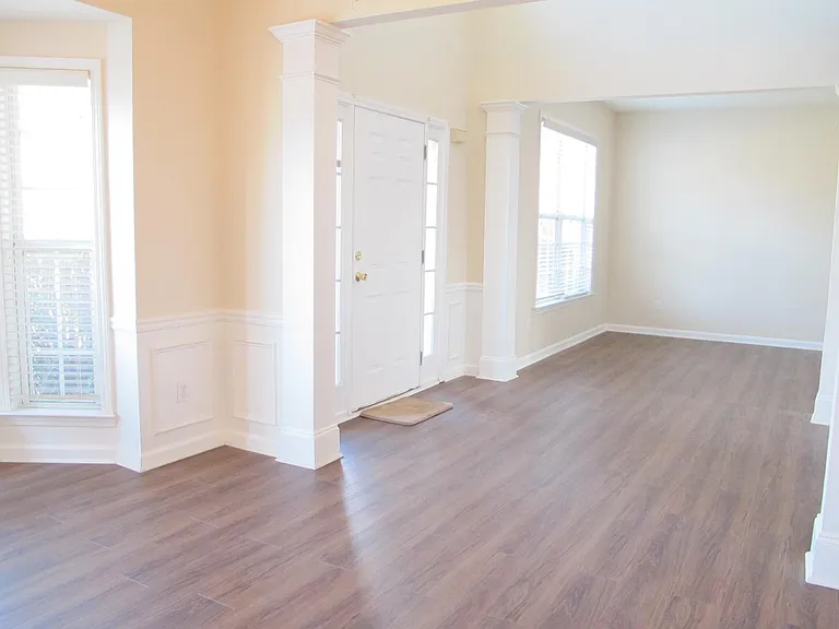 284 Wedmore Ct — Photo 3