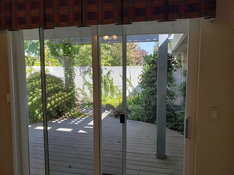 44 Edgewater Ct — Photo 17