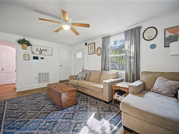 3rd image of 302 Plover Dr